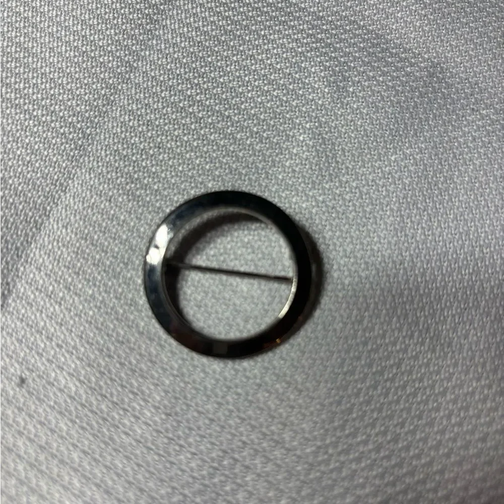 Vintage Silvertone Round Brooch Excellent Preloved Condition
